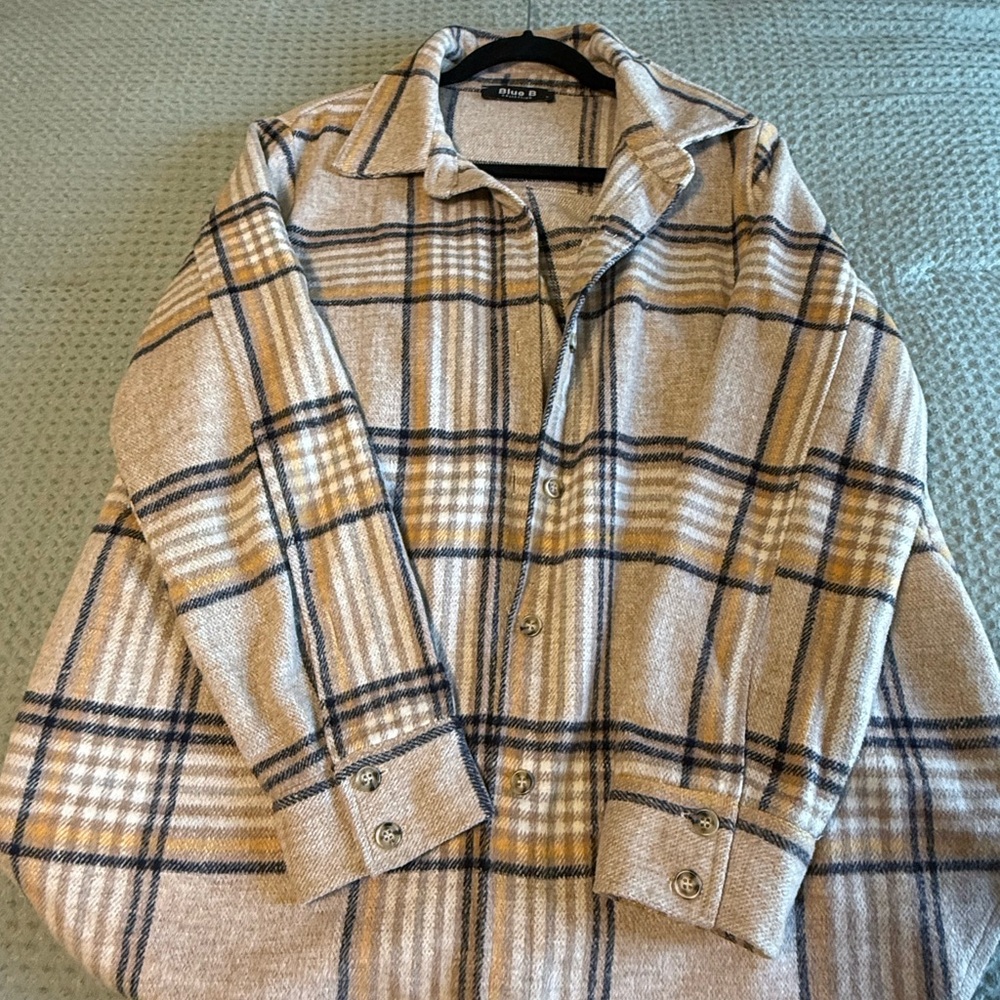 Cream and Blue Cardigan with Collared Neckline